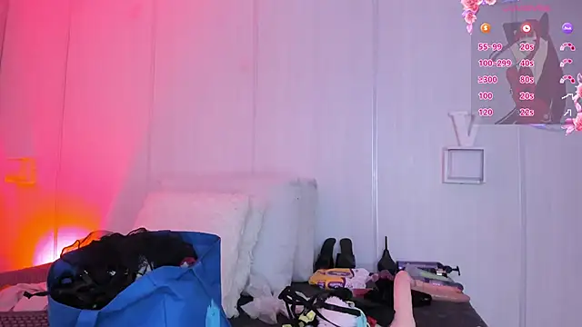 sasha riverss online show from November 13, 2025, 7:40 pm