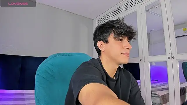 Snapshot of Allex_Cano chatting on February 7, 2026, 5:10 pm Allex Cano online show from February 7, 2026, 5:10 pm