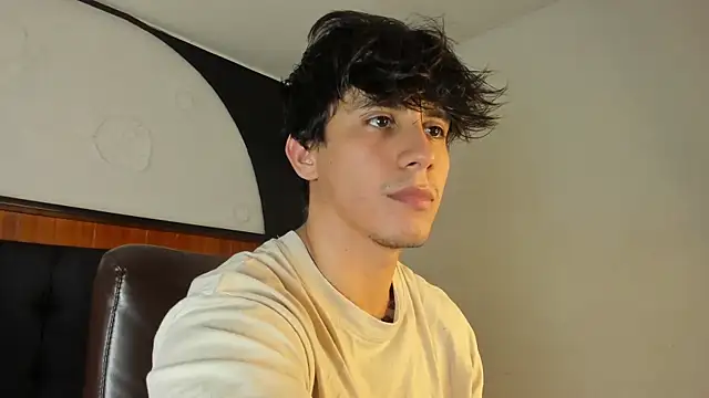 Snapshot of Allex_Cano chatting on March 2, 2026, 5:19 am Allex Cano online show from March 2, 2026, 5:19 am