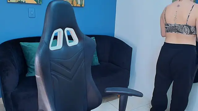 Snapshot of Zamira_Taylor chatting on November 12, 2025, 3:32 am Zamira Taylor online show from November 12, 2025, 3:32 am