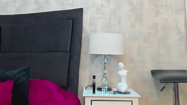 NahomyCarther online show from January 14, 2026, 3:10 am