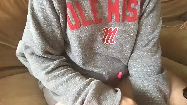 ashleighpink online show from September 29, 2025, 1:39 pm