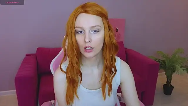 KristinMoore online show from March 11, 2025, 9:24 am