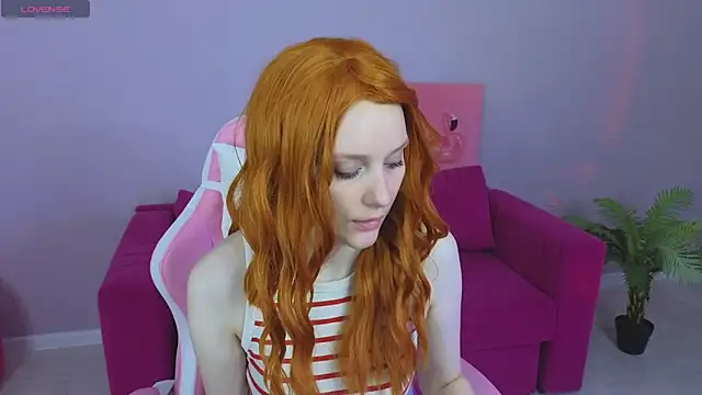 KristinMoore online show from March 12, 2025, 9:23 am