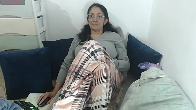 Sexyqueen mature  online show from November 16, 2025, 12:37 am