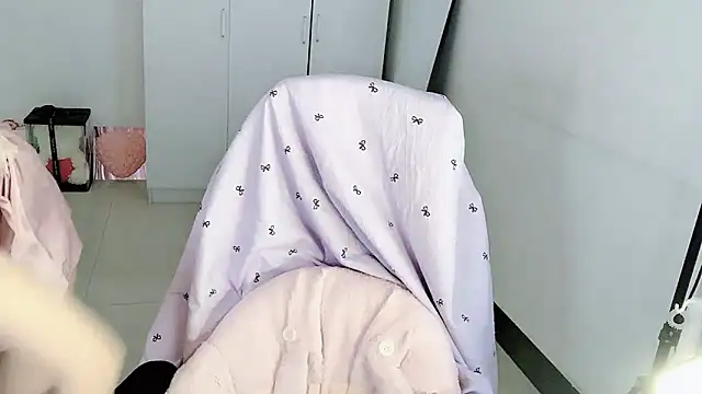 Annnnqi-77 online show from April 30, 2026, 7:04 am