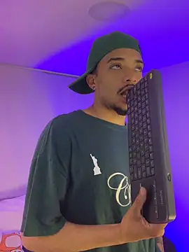 Snapshot of eross_chipre_ chatting on November 5, 2025, 12:14 am eross chipre online show from November 5, 2025, 12:14 am