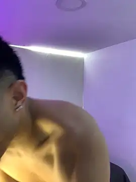 Snapshot of eross_chipre_ chatting on November 14, 2025, 4:54 pm eross chipre online show from November 14, 2025, 4:54 pm