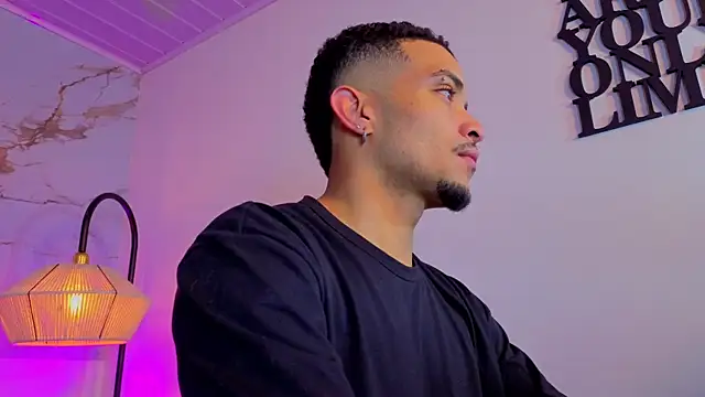 Snapshot of eross_chipre_ chatting on October 10, 2025, 11:44 am eross chipre online show from October 10, 2025, 11:44 am