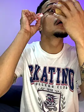 Snapshot of eross_chipre_ chatting on October 26, 2025, 4:35 am eross chipre online show from October 26, 2025, 4:35 am