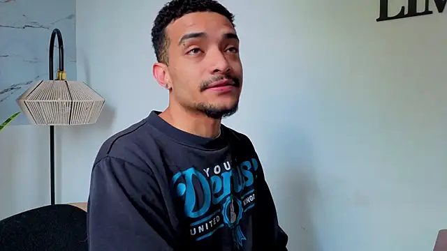 Snapshot of eross_chipre_ chatting on October 23, 2025, 2:38 pm eross chipre online show from October 23, 2025, 2:38 pm