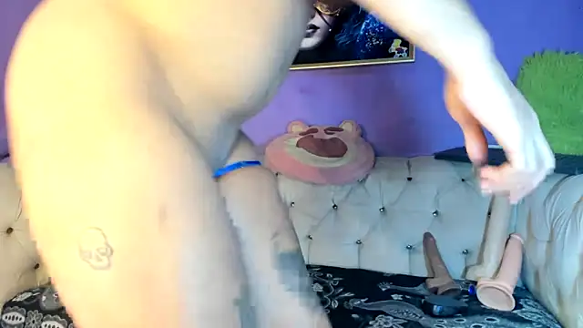 amydelahozgomez online show from October 19, 2025, 12:35 am