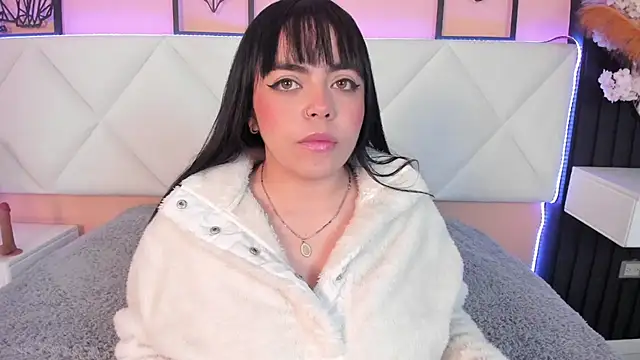 valkiria davies  online show from March 5, 2025, 12:11 pm