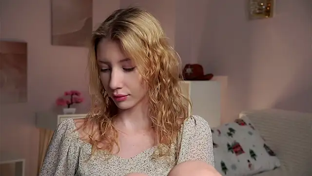 Snapshot of SunnivaCovil chatting on April 2, 2026, 2:46 pm SunnivaCovil online show from April 2, 2026, 2:46 pm