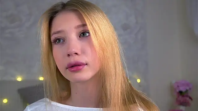 Snapshot of SunnivaCovil chatting on April 9, 2026, 2:56 pm SunnivaCovil online show from April 9, 2026, 2:56 pm