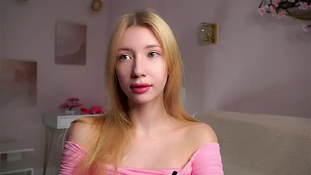 Snapshot of SunnivaCovil chatting on March 12, 2026, 2:43 pm SunnivaCovil online show from March 12, 2026, 2:43 pm