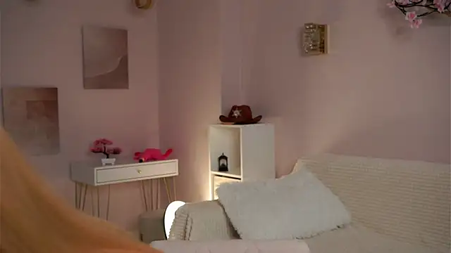 Snapshot of SunnivaCovil chatting on April 5, 2026, 2:35 pm SunnivaCovil online show from April 5, 2026, 2:35 pm