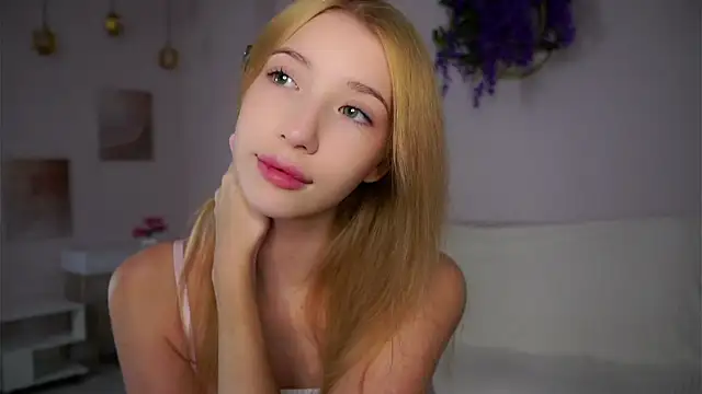 SunnivaCovil online show from December 15, 2025, 2:56 pm