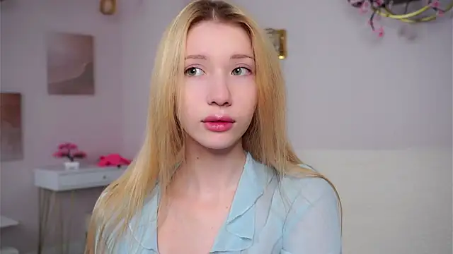 Snapshot of SunnivaCovil chatting on March 4, 2026, 3:09 pm SunnivaCovil online show from March 4, 2026, 3:09 pm