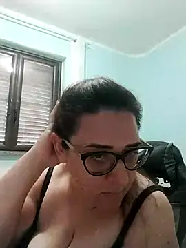 Snapshot of Dolcecurvy chatting on June 20, 2026, 2:00 pm Dolcecurvy online show from June 20, 2026, 2:00 pm