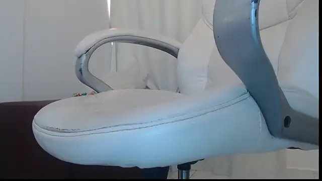 Mature 2025 online show from October 24, 2025, 7:13 pm