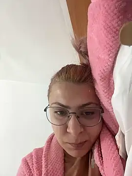 KittieHallo online show from February 22, 2025, 4:51 pm