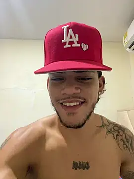 Snapshot of izaak_taylor7 chatting on May 25, 2026, 11:42 am izaak taylor7 online show from May 25, 2026, 11:42 am