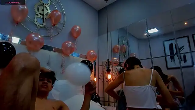 leslieanddrako online show from October 14, 2025, 6:19 pm