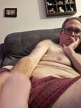 Snapshot of Smallone327 chatting on June 10, 2026, 6:25 am Smallone327 online show from June 10, 2026, 6:25 am