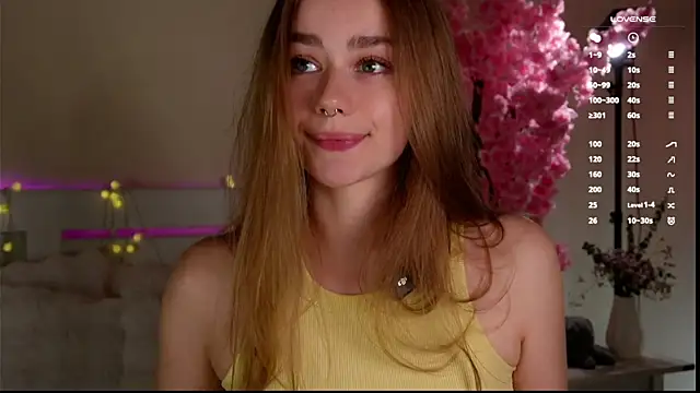 Snapshot of EmilaMills chatting on April 25, 2026, 1:14 pm EmilaMills online show from April 25, 2026, 1:14 pm