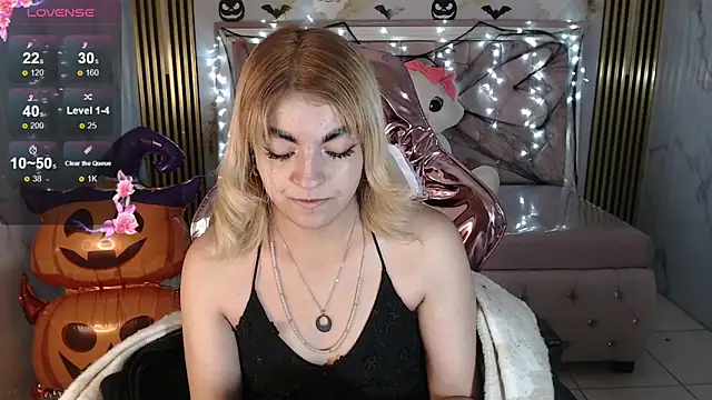 lili conor s online show from October 7, 2025, 4:13 am