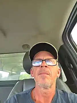 Snapshot of chris8827 chatting on October 7, 2025, 3:13 pm chris8827 online show from October 7, 2025, 3:13 pm