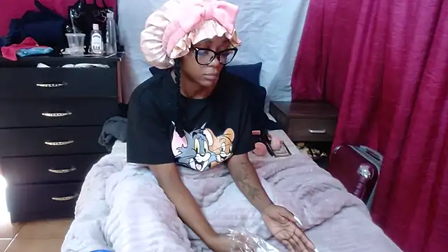 xxTatiannaxx online show from October 31, 2025, 6:10 am