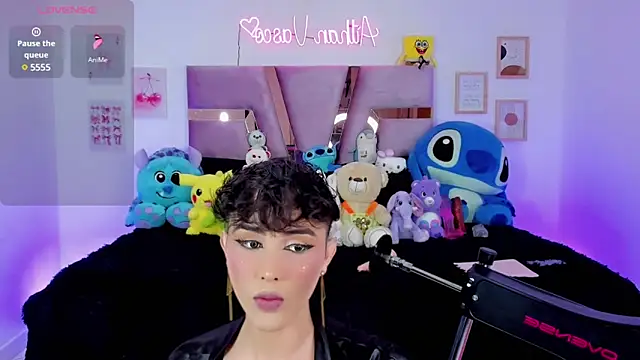 femboy-20 online show from March 1, 2025, 8:42 pm