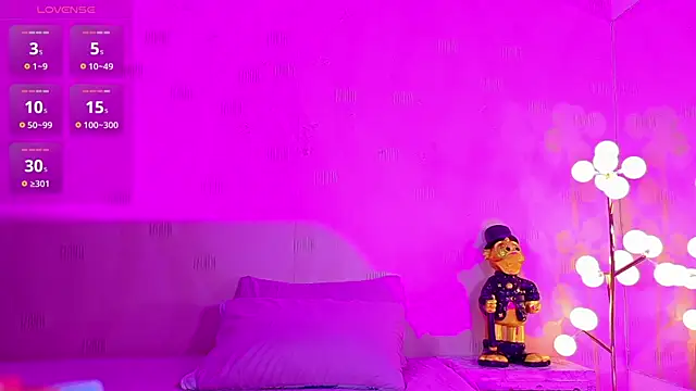 innocenthazel online show from January 18, 2026, 7:50 pm