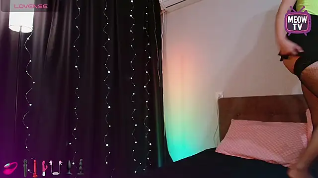 miyakimi0101 online show from October 14, 2025, 11:47 pm