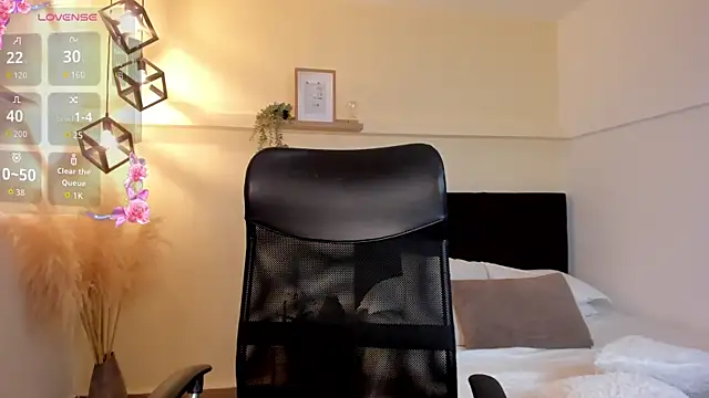 Lucia Brown  online show from June 30, 2026, 8:42 pm