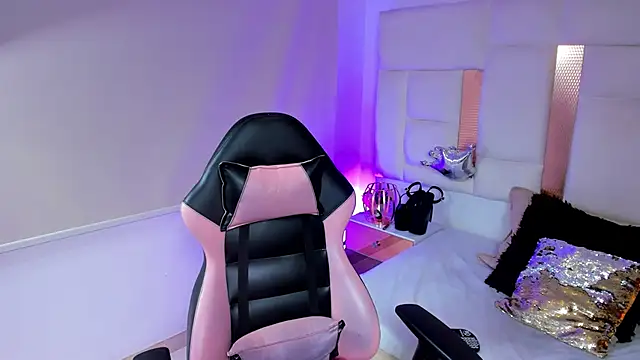 SteffyMontes online show from February 12, 2026, 1:33 pm