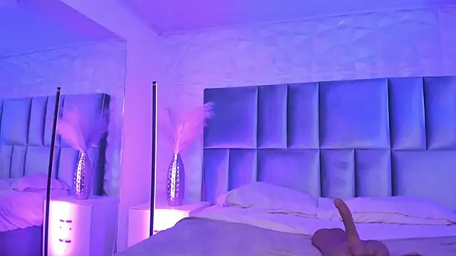 Selene bennet online show from April 15, 2026, 3:34 am