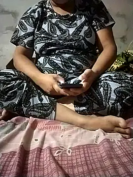 sharnjit299 online show from September 11, 2025, 5:24 pm