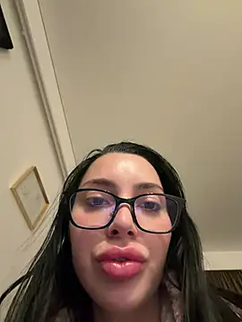 Snapshot of Mia_Splash chatting on February 2, 2026, 10:20 pm Mia Splash online show from February 2, 2026, 10:20 pm