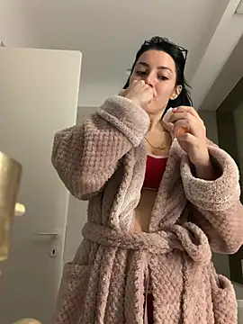 Snapshot of Mia_Splash chatting on February 8, 2026, 10:35 am Mia Splash online show from February 8, 2026, 10:35 am