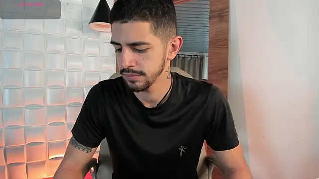 AlejandroStormm online show from April 7, 2026, 4:14 am