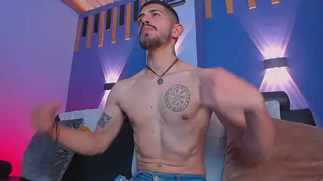 Snapshot of AlejandroStormm chatting on October 31, 2025, 7:32 pm AlejandroStormm online show from October 31, 2025, 7:32 pm