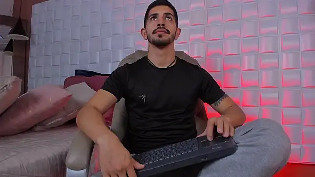 AlejandroStormm online show from February 24, 2026, 8:31 pm