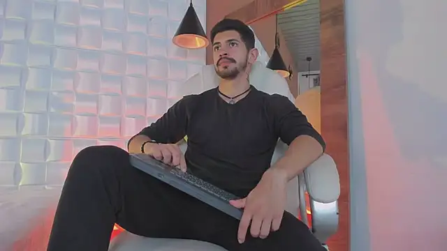 Snapshot of AlejandroStormm chatting on October 20, 2025, 9:04 pm AlejandroStormm online show from October 20, 2025, 9:04 pm