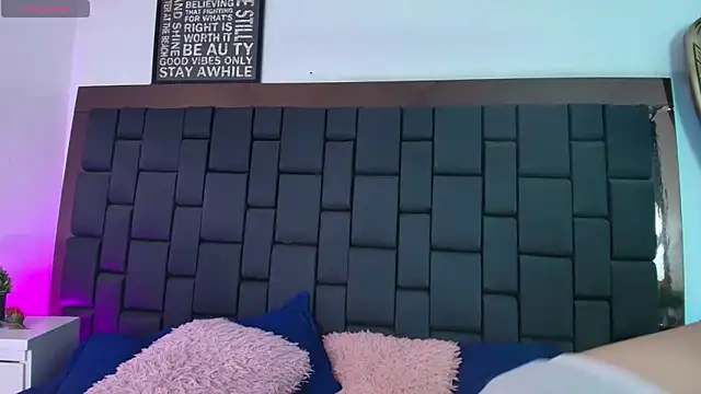 Lexi Howard  online show from November 14, 2025, 4:38 am