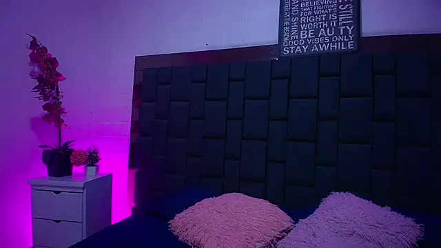 Lexi Howard  online show from September 27, 2025, 3:45 am