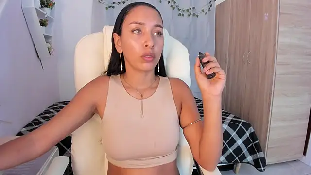 Snapshot of Emma_lorense22 chatting on November 24, 2025, 7:25 pm Emma lorense22 online show from November 24, 2025, 7:25 pm