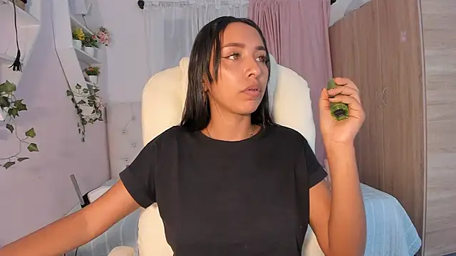 Snapshot of Emma_lorense22 chatting on October 30, 2025, 7:22 pm Emma lorense22 online show from October 30, 2025, 7:22 pm